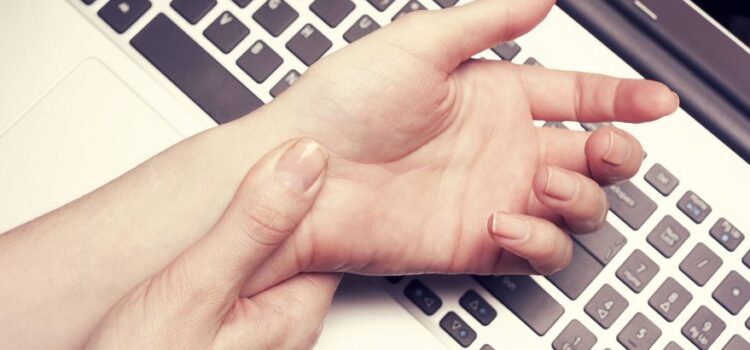 Causes & Treatment of Carpal Tunnel Syndrome